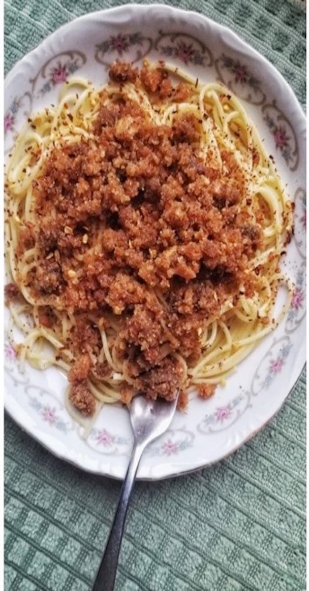 Italian classic pasta dish (normally spaghetti or linguini) made with sardines or anchovies.