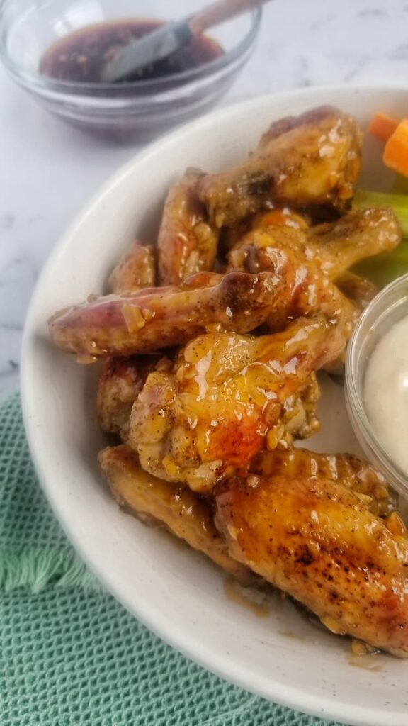 HONEY GARLIC CHICKEN WINGS (HOMEMADE SAUCE!)