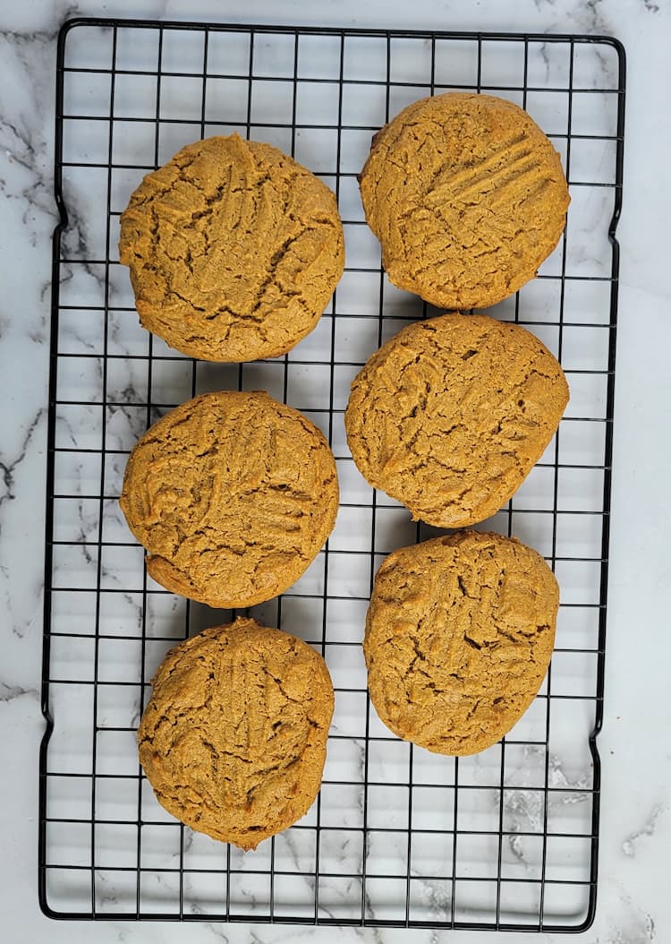 6 peanut butter cookies flourless on a wire rack