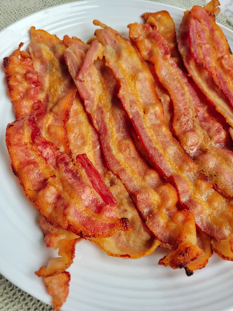 cooked strips of bacon on a plate