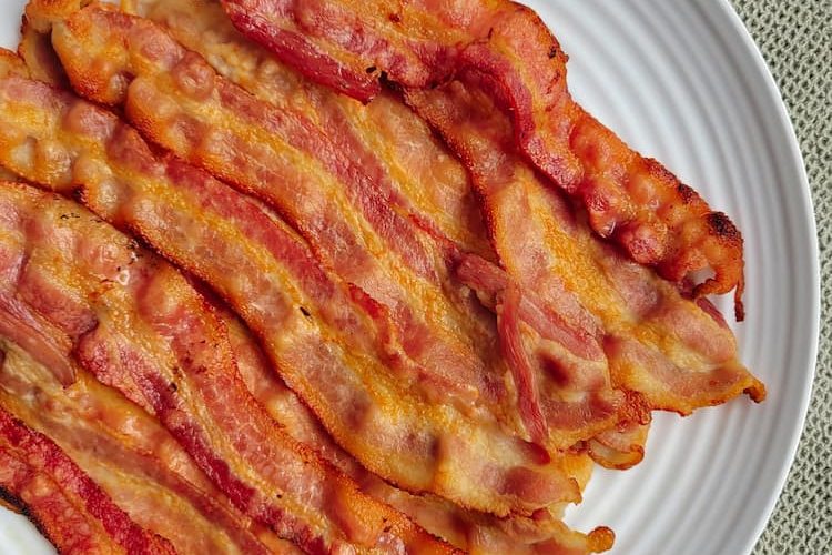 cooked strips of bacon on a plate