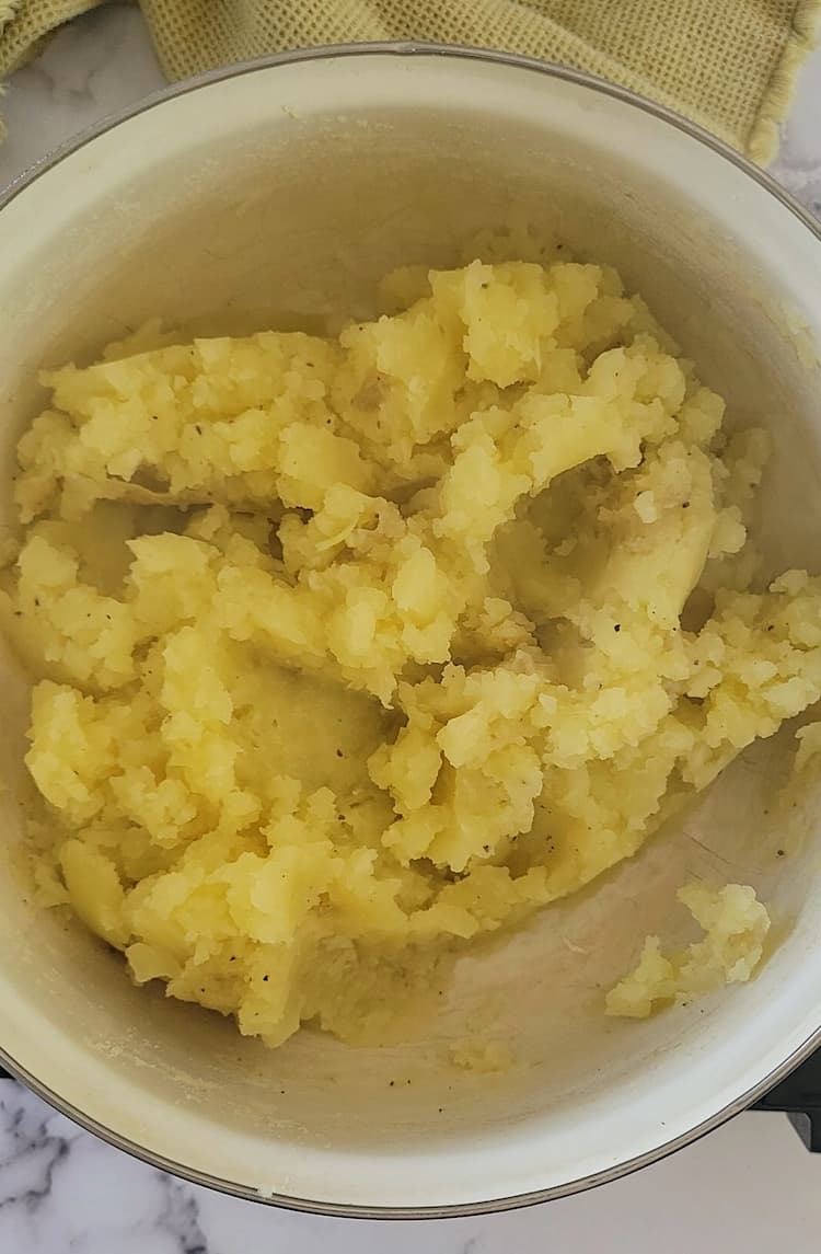 pot of mashed potatoes