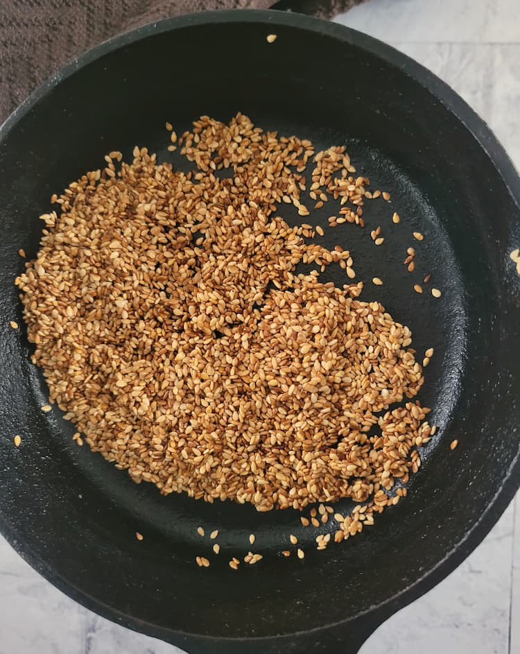small cast iron skillet with roasted sesame seeds