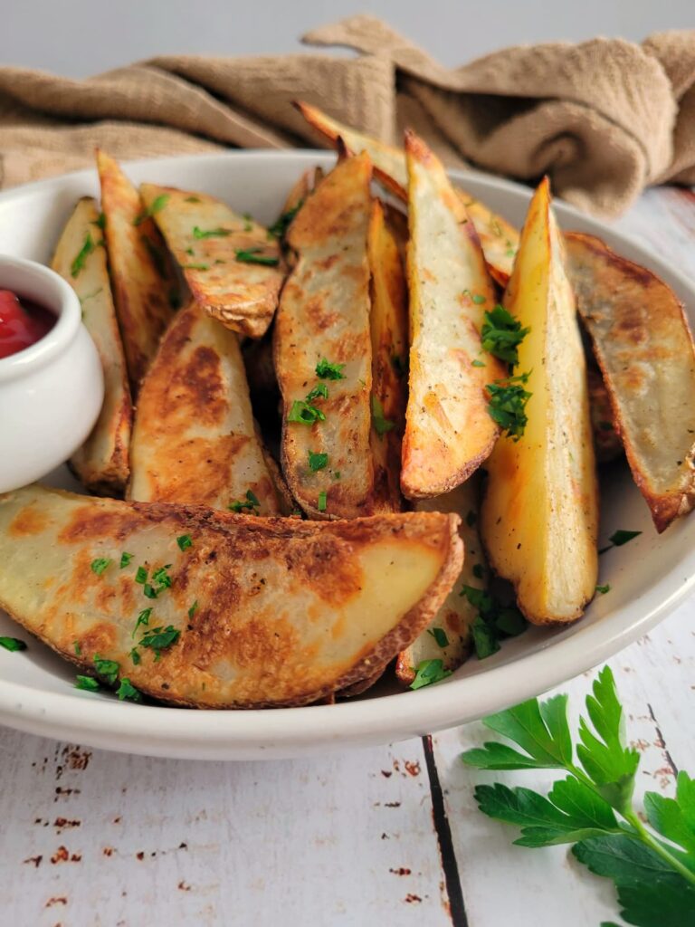 CRISPY BAKED POTATO WEDGES