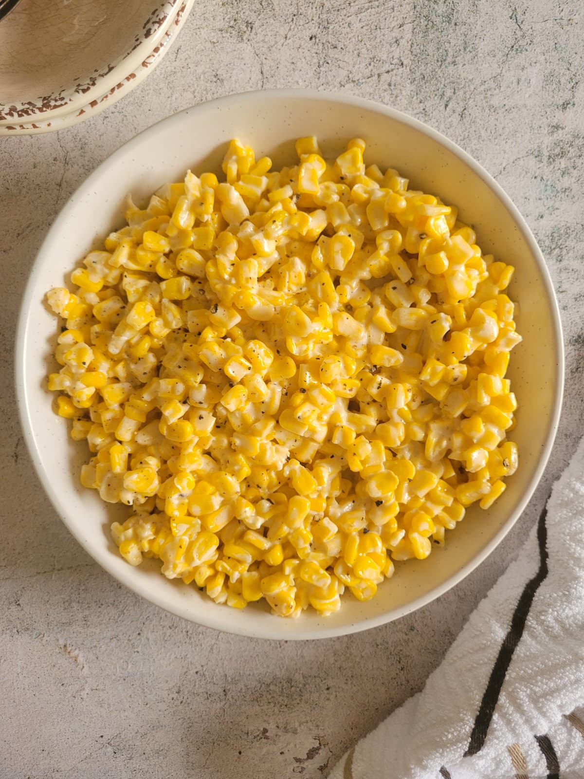 bowl of creamy corn