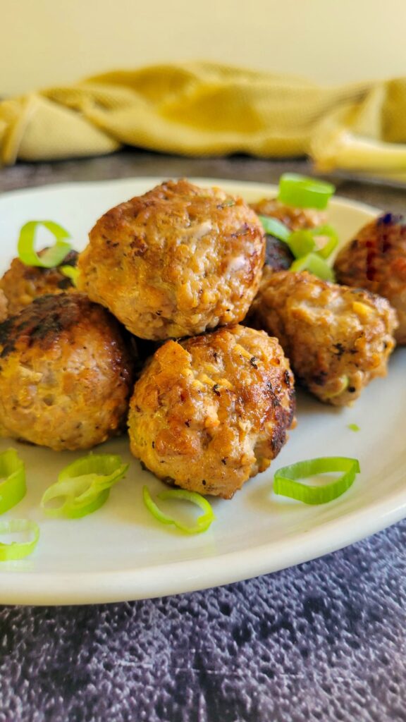 PORK MEATBALLS WITH GARLIC AND GINGER