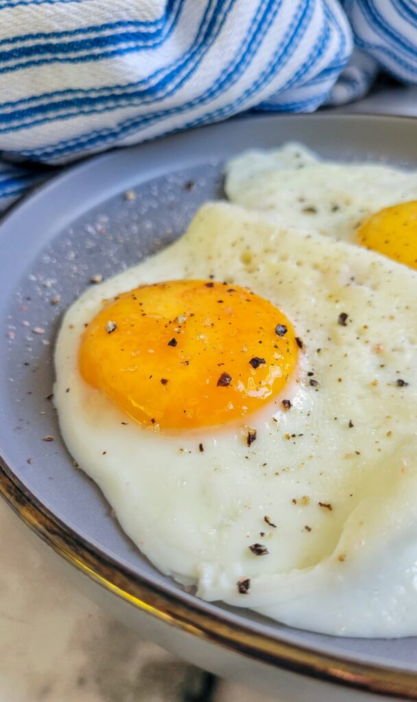 HOW TO MAKE SUNNYSIDE UP EGGS