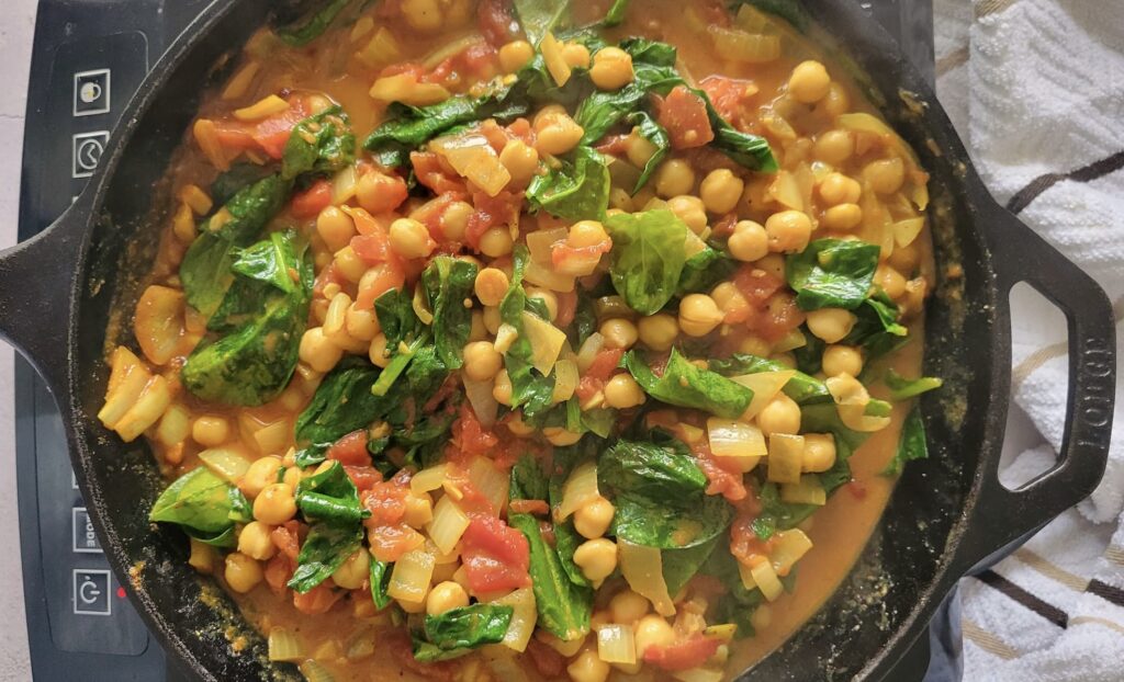Chickpea and Spinach Curry (Vegan, Healthy & So Easy!) - Hip Hip Gourmet