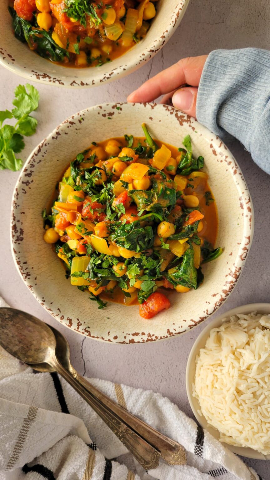 Chickpea and Spinach Curry (Vegan, Healthy & So Easy!) - Hip Hip Gourmet