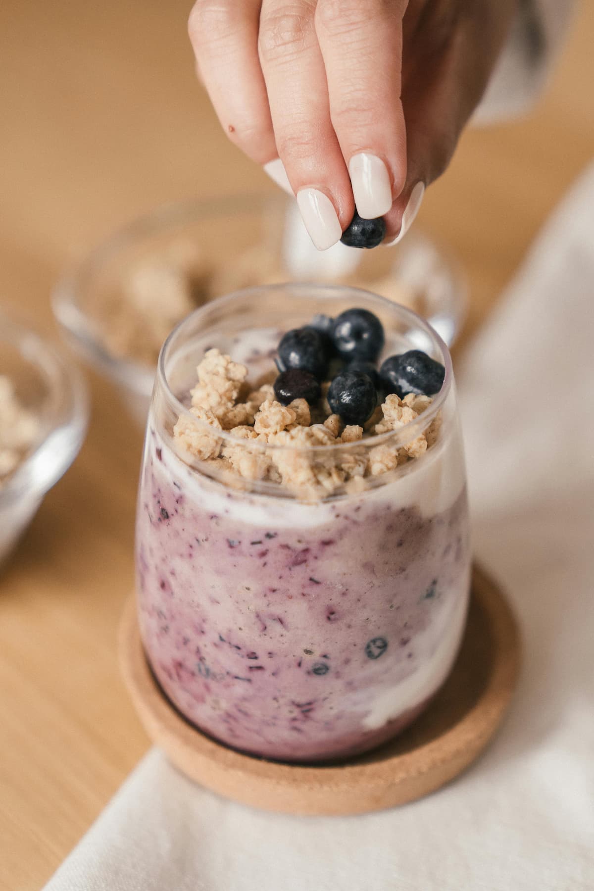 blueberry yogurt parfait with fresh blueberries and granola