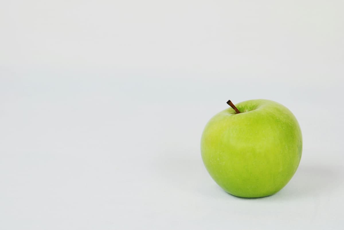 one green apple