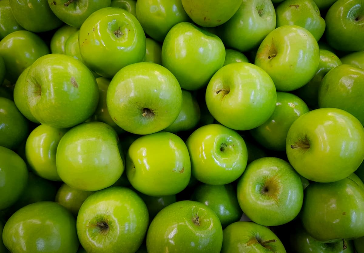 pile of green apples