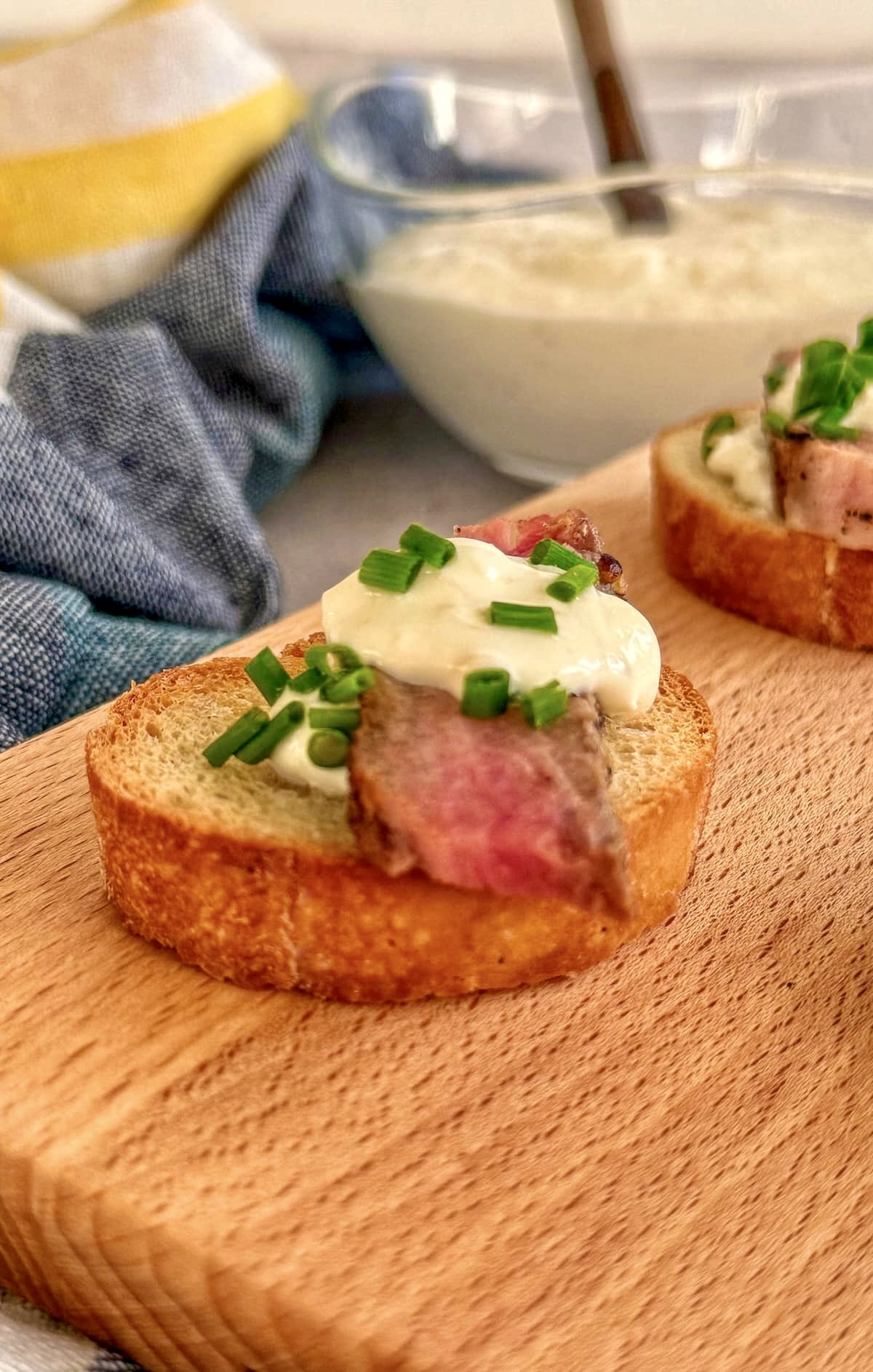Steak Crostini with Horseradish Cream